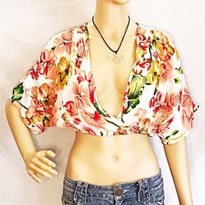 ‼️2 for $15‼️🔥 ✨Island Floral Crop Top